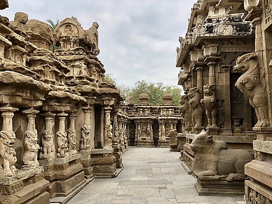 포토 JPG 해외이미지 1 조각 사찰 사암 힌두교 스타일 많음 해외202008 해외포토 종교 컨셉 종교건축 돌_바위 파일형식