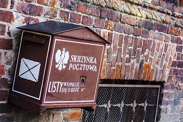 포토 JPG 해외이미지 1 벽 벽돌 건물 세계 사무실 시간 9월 전쟁 광택 반대 인원 해외202008 해외포토 건축물 비즈니스 날짜 파일형식