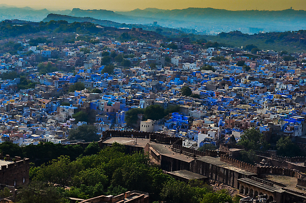 포토 JPG 해외이미지 주택 안테나 파란색 도시 보여주기 해외202008 해외포토 컬러 통신 모션 건물 파일형식