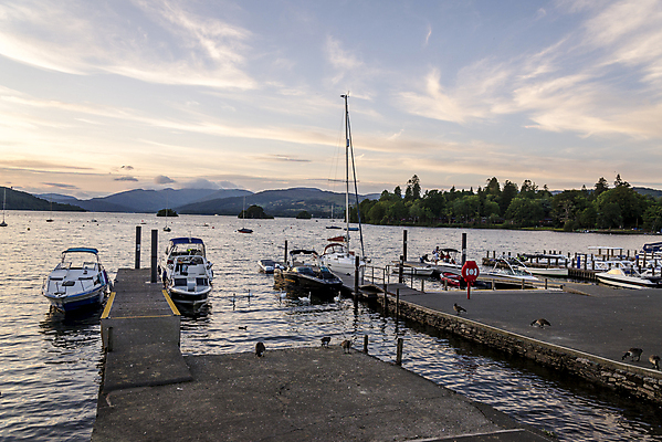 포토 JPG 해외이미지 호수 요트 파노라마 태양 4 정박 8월 2018년 넘어짐 해외202008 해외포토 자연요소 배_교통 모션 촬영기법 숫자 날짜 연도 파일형식