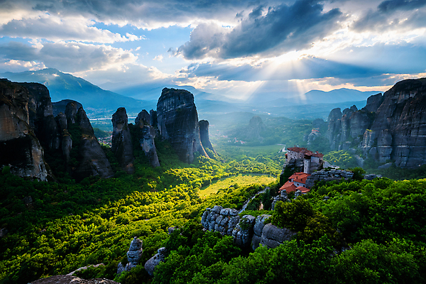 포토 JPG 해외이미지 하늘 함께함 태양 여행객 일몰 광선 그리스 수도원 그리스인 넘어짐 메테오라 해외202008 해외포토 자연요소 서양인 유럽 컨셉 모션 사람 노을 세계문화유산 파일형식