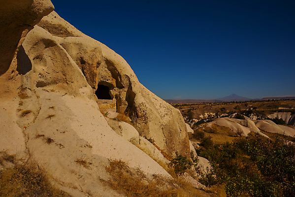 포토 JPG 해외이미지 산 함께함 풍경 교회 맑음 해외202008 해외포토 컨셉 종교건축 날씨 건물 파일형식