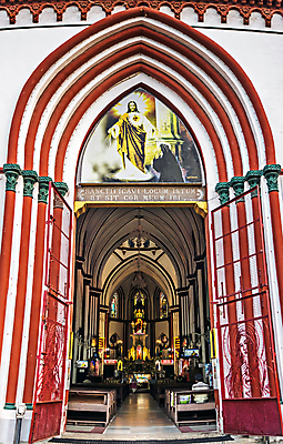 포토 JPG 해외이미지 도로 문 하트 예수 신성 남쪽 바실리카 해외202008 해외포토 모양 길 교통시설 신_종교 방향 파일형식