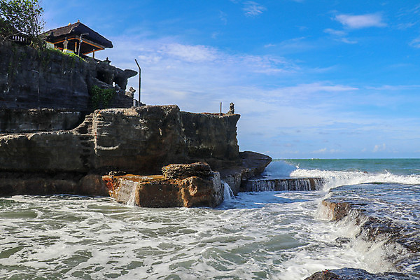 포토 JPG 해외이미지 건축양식 자연 사찰 큼 발리 인도네시아 장면 A 제비 순례 해외202008 해외포토 알파벳 건축 아시아 섬 종교건축 조류 크기 생태계 파일형식