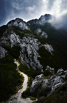 포토 JPG 해외이미지 구름 계절 백그라운드 자연 산 어둠 석회암 해외202008 해외포토 자연요소 암석 생태계 파일형식