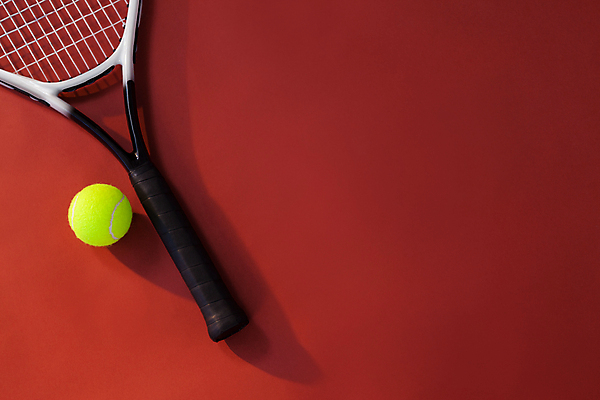 포토 JPG 해외이미지 사람없음 테니스라켓 테니스공 빨간배경 해외202008 해외포토 백그라운드 공 빨간색 테니스 라켓 테니스용품 파일형식