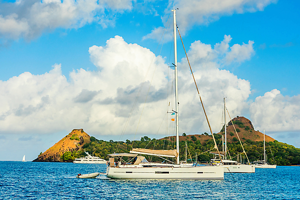 포토 JPG 해외이미지 바다 섬 요트 함께함 성 비둘기 파멸 해외202008 해외포토 건축물 컨셉 배_교통 조류 파일형식 소멸