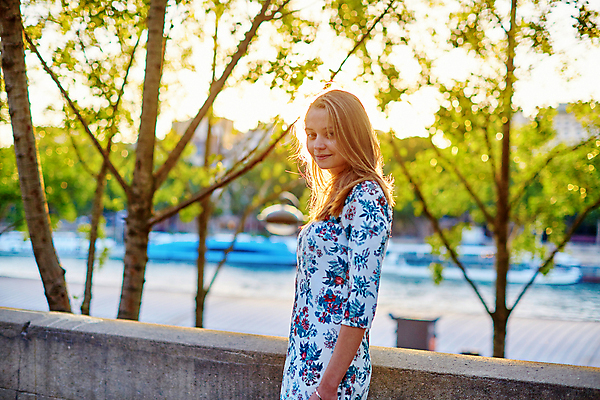 포토 JPG 해외이미지 드레스 파란색 우아함 파리(프랑스) 해외202008 해외포토 옷 컬러 컨셉 파일형식