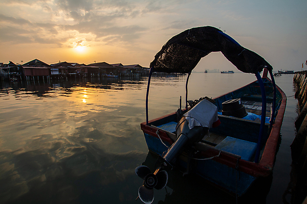 포토 JPG 해외이미지 공원 주택 보트 재산 방파제 낚시꾼 해외202008 해외포토 공공시설 배_교통 건물 금융 파일형식