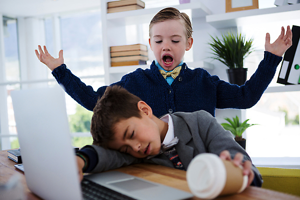 포토 JPG 해외이미지 손 남자 어린이라이프 어린이 엎드리기 비즈니스 팔벌리기 소년 상반신 두명 노트북 놀람 잠 비즈니스맨 직업체험 경영 역할놀이 소년만 해외202008 해외포토 라이프스타일 감정 모션 놀이 표정 사람 신체부위 전자제품 직장인 체험학습 남자만 어린이만 파일형식