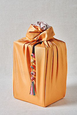 포토 JPG 스튜디오촬영 전통 명절 문화 실내 선물 사람없음 선물상자 설날 추석 보자기 오브젝트 보따리 흰배경 노리개 선물세트 추석선물 국내포토 기념일 백그라운드 전통소품 내부 상자 흰색 파일형식 천_직물 명절선물