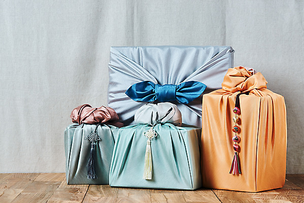 포토 JPG 스튜디오촬영 전통 명절 문화 실내 선물 사람없음 선물상자 컬러풀 설날 추석 보자기 오브젝트 보따리 노리개 선물세트 추석선물 국내포토 기념일 컬러 전통소품 내부 상자 파일형식 천_직물 명절선물