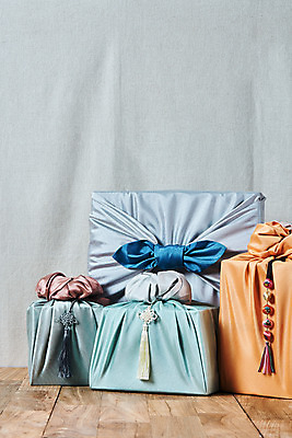 포토 JPG 스튜디오촬영 전통 명절 문화 실내 선물 사람없음 선물상자 컬러풀 설날 추석 보자기 오브젝트 보따리 노리개 선물세트 추석선물 국내포토 기념일 컬러 전통소품 내부 상자 파일형식 천_직물 명절선물