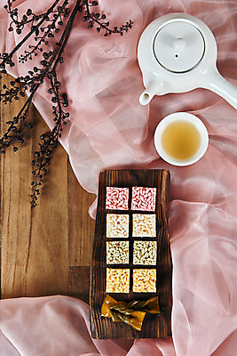 포토 JPG 스튜디오촬영 전통 명절 문화 분홍색 실내 사람없음 하이앵글 설날 추석 나뭇가지 차 찻잔 다도 천 오브젝트 약과 전통다과 플랫레이 국내포토 나무 기념일 음료 뷰포인트 컬러 잔 내부 전통음식 직물 예절 플랫 다과 파일형식