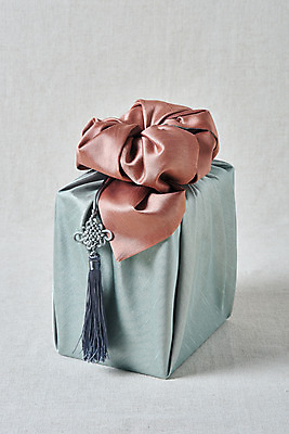 포토 JPG 스튜디오촬영 전통 명절 문화 실내 선물 사람없음 선물상자 컬러풀 설날 추석 보자기 오브젝트 보따리 노리개 선물세트 추석선물 국내포토 기념일 컬러 전통소품 내부 상자 파일형식 천_직물 명절선물