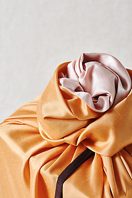 포토 JPG 스튜디오촬영 전통 명절 문화 실내 선물 근접촬영 사람없음 선물상자 설날 노란색 추석 보자기 오브젝트 보따리 선물세트 추석선물 국내포토 기념일 뷰포인트 컬러 내부 상자 파일형식 천_직물 명절선물