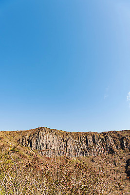 포토 JPG 주간 여행 단풍 자연 하늘 단풍나무 한국 풍경 사람없음 야외 관광지 제주도 가을 숲 한라산 국내여행 제주도여행 영실탐방로 병풍바위 국내포토 자연요소 나무 계절 아시아 잎 산 바위_돌 생태계 파일형식 탐방로