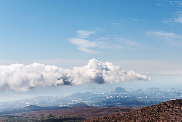 포토 JPG 주간 구름 바다 여행 단풍 자연 하늘 단풍나무 한국 풍경 사람없음 야외 관광지 제주도 가을 숲 오름 한라산 국내여행 제주도여행 수평선 영실탐방로 국내포토 자연요소 나무 계절 아시아 잎 산 생태계 파일형식 탐방로