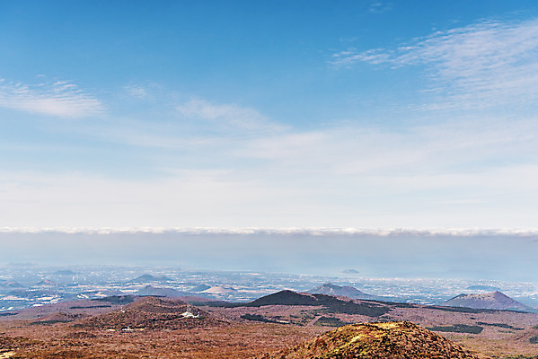 포토 JPG 주간 구름 바다 여행 단풍 자연 하늘 단풍나무 한국 풍경 사람없음 야외 관광지 제주도 가을 숲 오름 한라산 국내여행 제주도여행 수평선 영실탐방로 국내포토 자연요소 나무 계절 아시아 잎 산 생태계 파일형식 탐방로