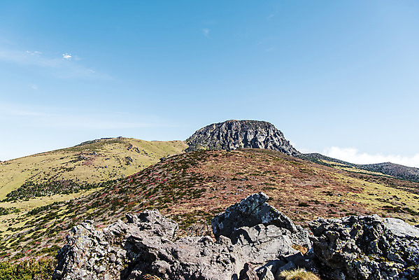 포토 JPG 주간 구름 여행 자연 하늘 한국 풍경 사람없음 야외 관광지 제주도 가을 오름 한라산 국내여행 백록담 제주도여행 어리목탐방로 국내포토 자연요소 계절 아시아 호수 산 생태계 파일형식 탐방로