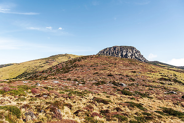 포토 JPG 주간 구름 여행 자연 하늘 한국 풍경 사람없음 야외 관광지 제주도 가을 오름 한라산 국내여행 백록담 제주도여행 어리목탐방로 국내포토 자연요소 계절 아시아 호수 산 생태계 파일형식 탐방로