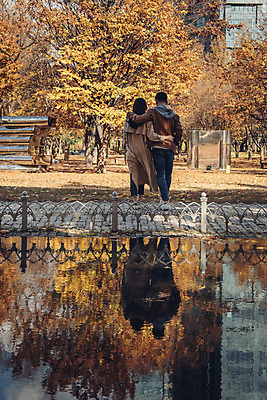 포토 JPG 주간 전신 커플 여자 남자 행복 허리손 낙엽 데이트 자연 서울 서기 20대 성인 야외 두명 뒷모습 물 반사 다정 산책 한국인 가을 숲 즐거움 성인만 서울숲 국내포토 자연요소 계절 감정 뷰포인트 포즈 컨셉 잎 관계 모션 휴식 한국 사람 동양인 청년 생태계 파일형식