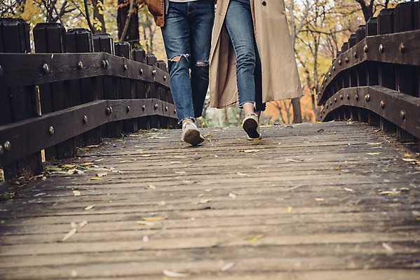 포토 JPG 주간 커플 공원 여자 남자 행복 단풍 낙엽 데이트 자연 서울 20대 성인 야외 두명 앞모습 걷기 다정 산책 한국인 하반신 가을 숲 즐거움 은행잎 성인만 서울숲 국내포토 자연요소 계절 공공시설 감정 뷰포인트 컨셉 잎 관계 모션 휴식 한국 사람 동양인 청년 생태계 파일형식