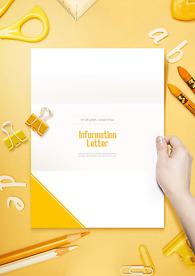 PSD 편집이미지 손 영어 종이 백그라운드 색연필 프레임 가위 자 집게 신체부위 펜 노란색 표지판 크레파스 클릭 카피스페이스 이미지편집 문자 컬러 문구용품 학용품 알림판 사람 필기구 공백 파일형식