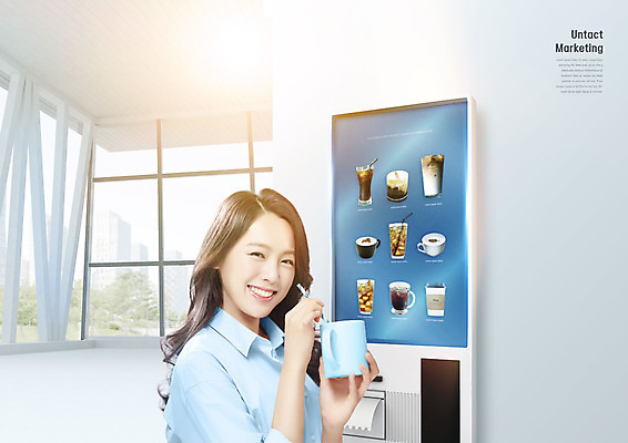 PSD 편집이미지 여자 커피 음료 한명 미소 상반신 20대 성인 회색 한국인 키오스크 의료성형뷰티 성인여자한명만 비대면서비스 온택트 이미지편집 1 컬러 표정 사람 동양인 청년 서비스 여자한명만 성인여자만 파일형식 언택트