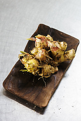 포토 JPG 주간 한국 사람없음 야외 전라북도 특산물 생강 나무도마 봉동생강 국내포토 자연요소 아시아 채소 도마 목재 전라도 파일형식