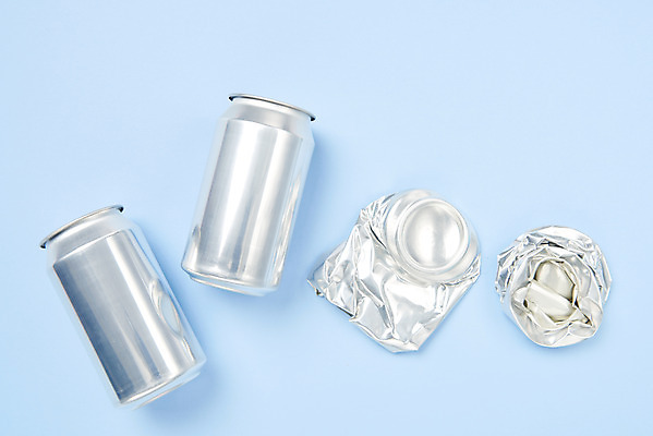 포토 JPG 스튜디오촬영 실내 사람없음 재활용 캔 쓰레기 파란배경 분리수거 자원 압축 회복 국내포토 백그라운드 컨셉 내부 파란색 친환경 파일형식