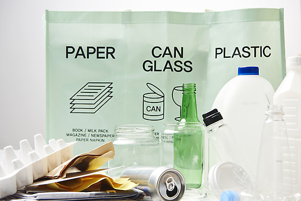 포토 JPG 스튜디오촬영 유리 유리병 실내 사람없음 재활용 쓰레기 플라스틱 흰배경 분리수거 자원 분리수거함 계란판 회복 국내포토 백그라운드 컨셉 재질 병_용기 내부 흰색 친환경 수거함 파일형식