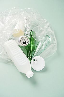 포토 JPG 스튜디오촬영 유리병 실내 사람없음 하이앵글 재활용 캔 병 쓰레기 플라스틱 분리수거 페트병 자원 비닐 회복 플랫레이 초록배경 국내포토 식기 뷰포인트 백그라운드 컨셉 재질 병_용기 내부 초록색 플랫 친환경 병_담는 파일형식