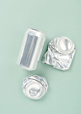 포토 JPG 스튜디오촬영 실내 사람없음 하이앵글 재활용 캔 쓰레기 분리수거 자원 압축 회복 플랫레이 초록배경 국내포토 뷰포인트 백그라운드 컨셉 내부 초록색 플랫 친환경 파일형식