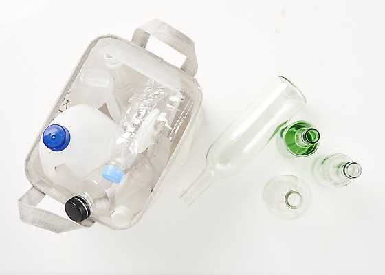 포토 JPG 스튜디오촬영 유리병 실내 사람없음 하이앵글 바구니 재활용 병 쓰레기 플라스틱 분리수거 페트병 자원 회복 플랫레이 국내포토 식기 뷰포인트 컨셉 재질 병_용기 내부 플랫 친환경 병_담는 파일형식