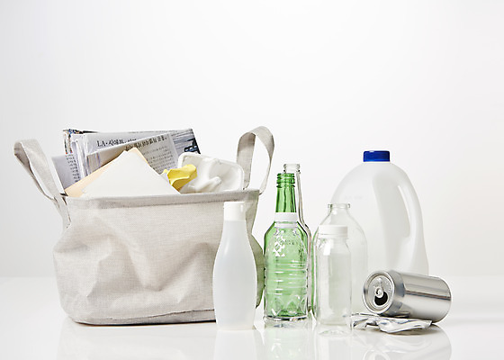 포토 JPG 스튜디오촬영 유리병 실내 사람없음 바구니 재활용 캔 병 쓰레기 플라스틱 분리수거 페트병 자원 회복 국내포토 식기 컨셉 재질 병_용기 내부 친환경 병_담는 파일형식