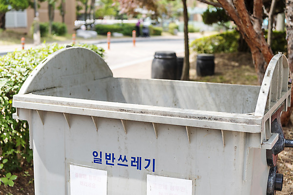 포토 JPG 주간 사람없음 야외 재활용 쓰레기통 쓰레기 분리수거 자원 회복 분리수거장 국내포토 자연요소 컨셉 친환경 쓰레기장 파일형식
