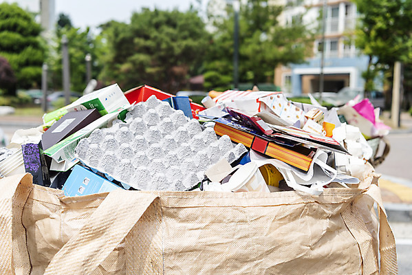 포토 JPG 주간 사람없음 야외 재활용 쓰레기 분리수거 자원 계란판 회복 분리수거장 국내포토 자연요소 컨셉 친환경 쓰레기장 파일형식