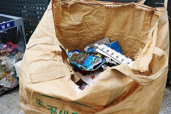 포토 JPG 주간 사람없음 야외 재활용 쓰레기 분리수거 자원 회복 국내포토 자연요소 컨셉 친환경 파일형식