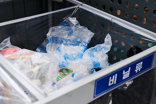 포토 JPG 주간 사람없음 야외 재활용 쓰레기 분리수거 자원 회복 국내포토 자연요소 컨셉 친환경 파일형식