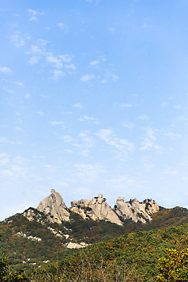포토 JPG 주간 구름 단풍 낙엽 자연 하늘 단풍나무 산 풍경 사람없음 야외 가을 돌_바위 바위 북한산 둘레길 국내포토 자연요소 나무 계절 길 잎 생태계 파일형식 고양