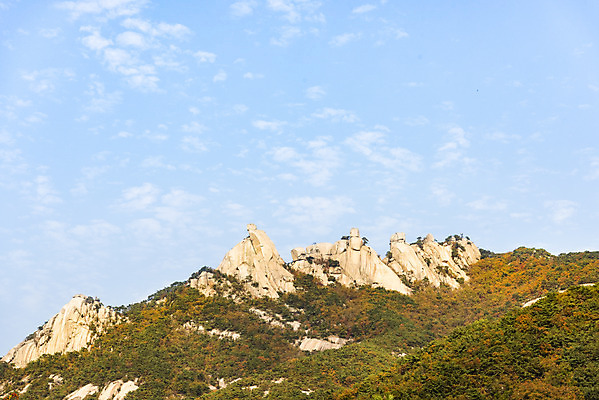 포토 JPG 주간 구름 단풍 낙엽 자연 하늘 단풍나무 산 풍경 사람없음 야외 가을 돌_바위 바위 북한산 둘레길 국내포토 자연요소 나무 계절 길 잎 생태계 파일형식 고양
