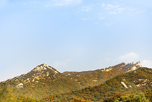 포토 JPG 주간 구름 단풍 낙엽 자연 하늘 단풍나무 산 풍경 사람없음 야외 가을 돌_바위 바위 북한산 둘레길 국내포토 자연요소 나무 계절 길 잎 생태계 파일형식 고양