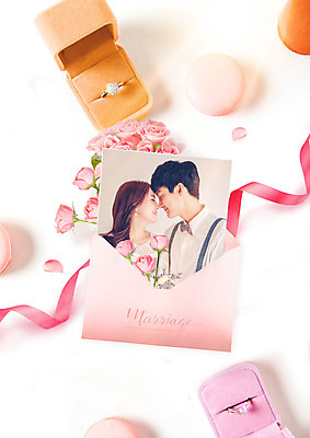 PSD 편집이미지 여자 남자 꽃 행복 리본 신부 부케 결혼 나비넥타이 상반신 성인 두명 마주보기 기쁨 한국인 청첩장 결혼반지 커플반지 마카롱 성인만 이미지편집 카드프레임 식물 감정 꽃다발 모션 넥타이 디저트 카드_감사 프레임 사람 동양인 이벤트 반지 파일형식