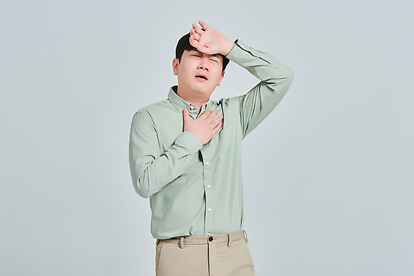 포토 JPG 스튜디오촬영 남자 회색배경 실내 한명 서기 상반신 성인 앞모습 30대 한국인 바이러스 예방 두통 기침 재채기 증상 성인남자한명만 국내포토 1 뷰포인트 백그라운드 모션 사람 동양인 내부 장년 회색 질병 남자한명만 성인남자만 파일형식