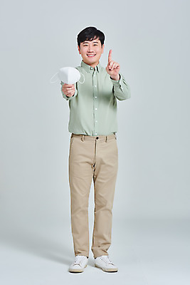 포토 JPG 스튜디오촬영 전신 남자 회색배경 실내 마스크 한명 서기 성인 앞모습 30대 한국인 바이러스 예방 증상 성인남자한명만 코로나바이러스 노마스크 델타변이바이러스 국내포토 1 뷰포인트 백그라운드 모션 사람 동양인 내부 장년 회색 사회이슈 남자한명만 성인남자만 파일형식