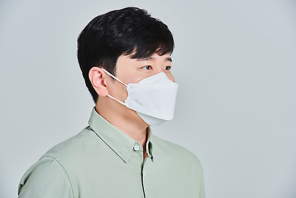 포토 JPG 스튜디오촬영 남자 얼굴 회색배경 실내 마스크 한명 서기 성인 옆모습 30대 한국인 바이러스 예방 증상 성인남자한명만 코로나바이러스 델타변이바이러스 국내포토 1 뷰포인트 백그라운드 모션 사람 동양인 내부 신체부위 장년 회색 남자한명만 성인남자만 파일형식