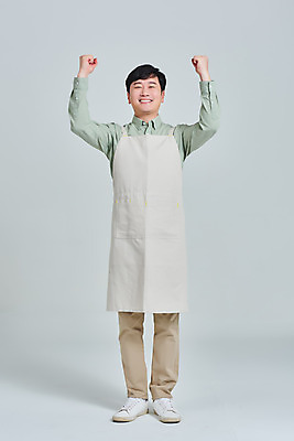 포토 JPG 스튜디오촬영 전신 남자 비즈니스 회색배경 실내 한명 서기 미소 성인 앞모습 30대 파이팅 앞치마 카페 한국인 상인 서비스 자영업 장사 매출 성인남자한명만 소상공인 국내포토 직업 1 뷰포인트 백그라운드 모션 표정 사람 동양인 내부 장년 경제 상점 회색 상업 남자한명만 성인남자만 파일형식