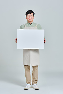 포토 JPG 스튜디오촬영 전신 배너 남자 비즈니스 회색배경 실내 한명 서기 들기 성인 앞모습 30대 앞치마 카페 한국인 상인 서비스 자영업 장사 매출 성인남자한명만 소상공인 국내포토 직업 1 뷰포인트 백그라운드 모션 사람 동양인 내부 장년 경제 상점 회색 상업 남자한명만 성인남자만 파일형식