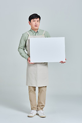 포토 JPG 스튜디오촬영 전신 배너 남자 비즈니스 회색배경 실내 한명 서기 들기 성인 앞모습 30대 앞치마 카페 한국인 상인 서비스 자영업 장사 매출 성인남자한명만 소상공인 국내포토 직업 1 뷰포인트 백그라운드 모션 사람 동양인 내부 장년 경제 상점 회색 상업 남자한명만 성인남자만 파일형식